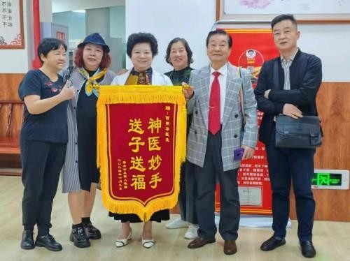 薪火赓续岐黄路 仁心济世守初心 ——建国77周年特别报道国医名师何明华