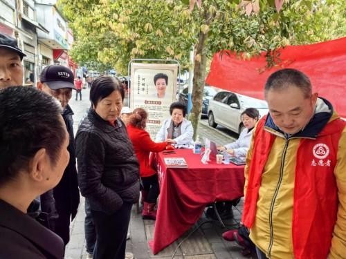 薪火赓续岐黄路 仁心济世守初心 ——建国77周年特别报道国医名师何明华