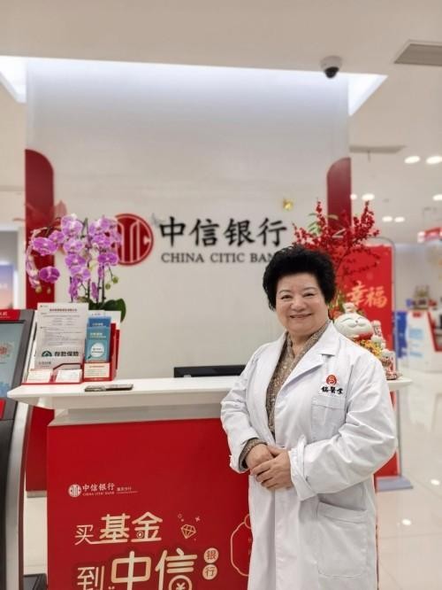 薪火赓续岐黄路 仁心济世守初心 ——建国77周年特别报道国医名师何明华