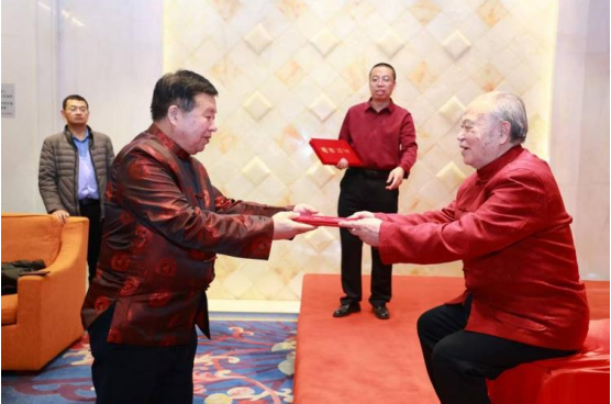 守三百年仁心传承 筑胃病防治新高地 ——于氏中医于生志携胃病专家联盟引领萎缩性胃炎诊疗新征程